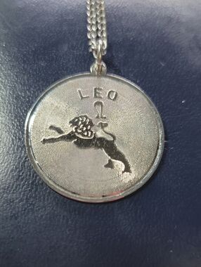 Vintage Unisex leo pendant and chain